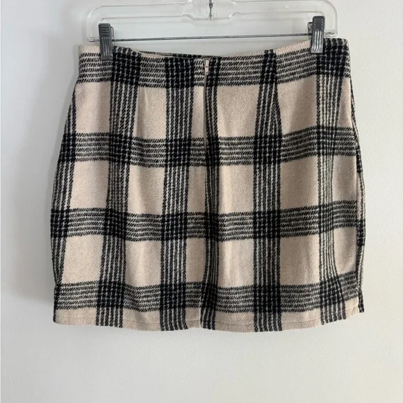 Windsor Plaid Mini Skirt | Beige Black Checkered | Size M - Picture 3 of 7